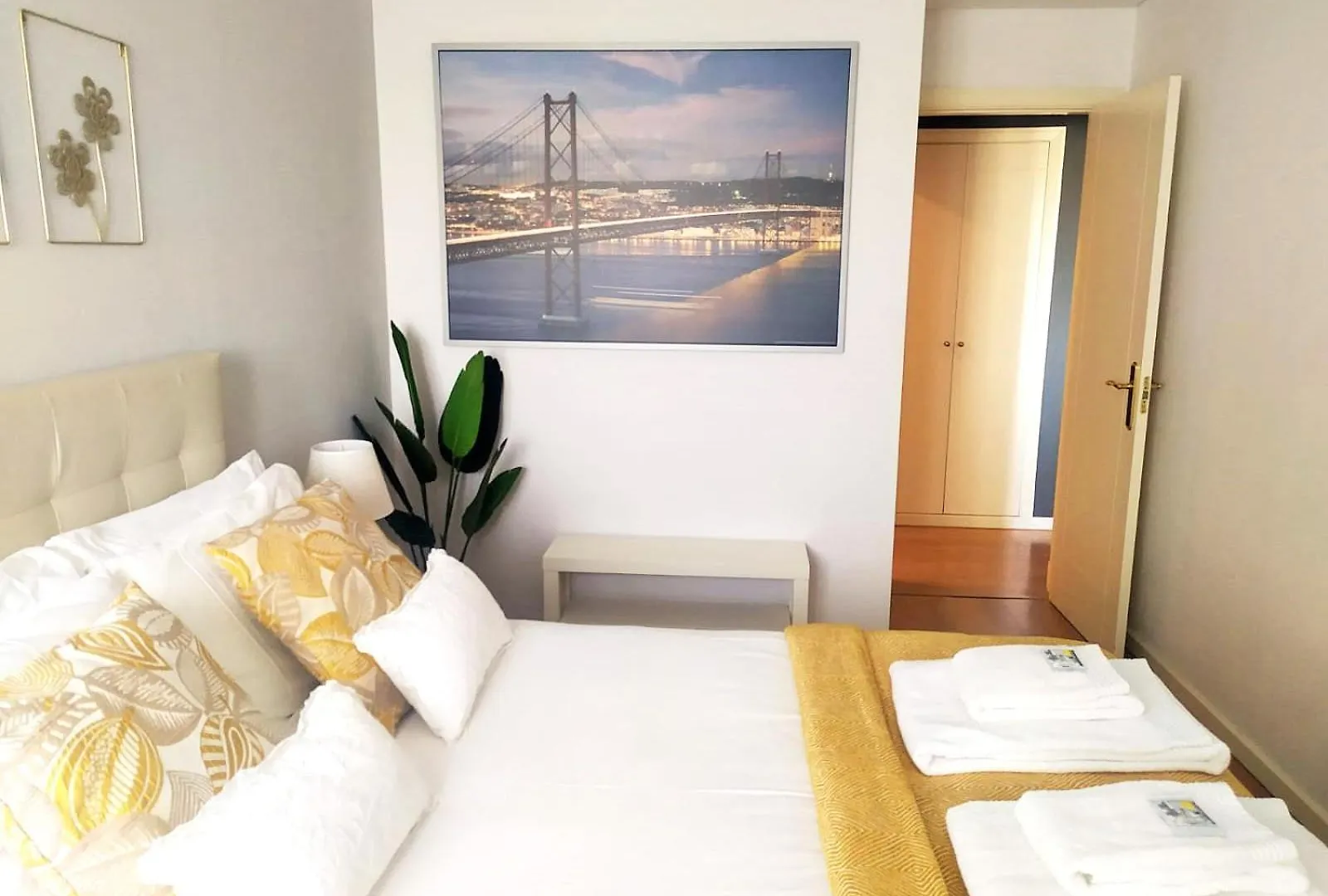 Lisbon Relax Pool Apartment - Free Parking Garage