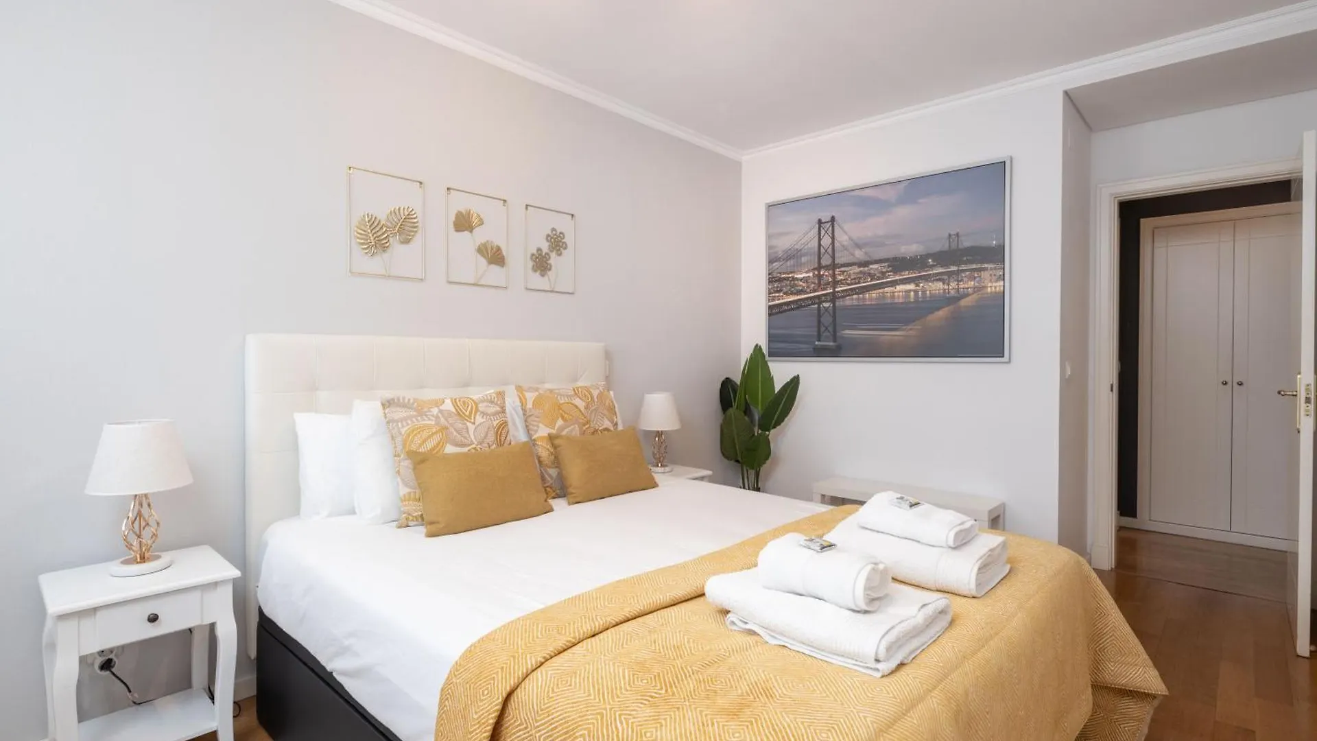 Lisbon Relax Pool Apartment - Free Parking Garage