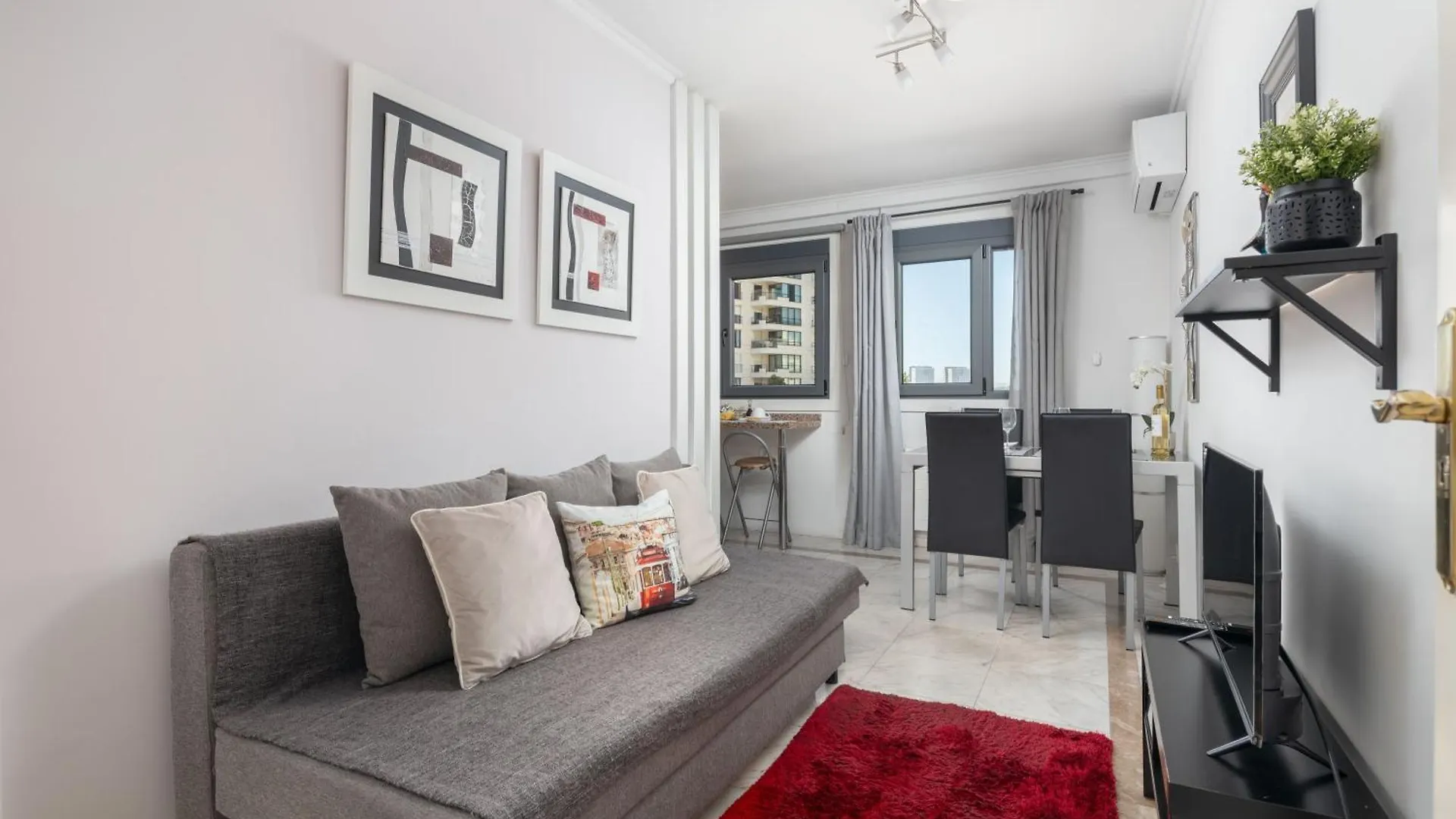 Lisbon Relax Pool Apartment - Free Parking Garage