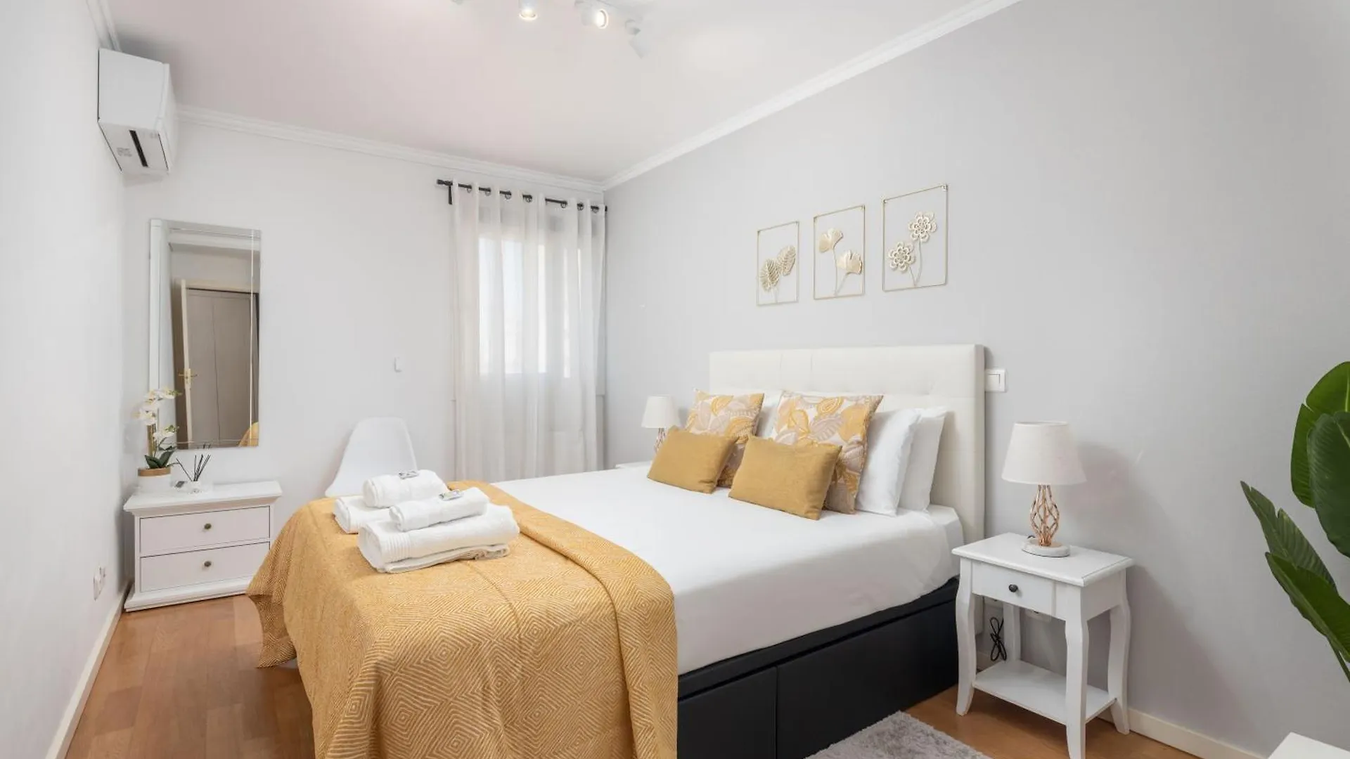 Lisbon Relax Pool Apartment - Free Parking Garage