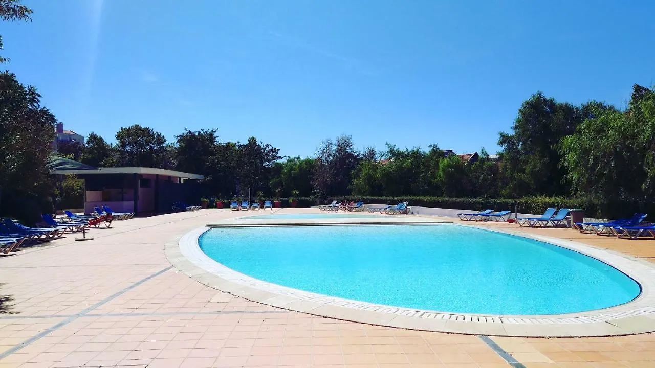 Lisbon Relax Pool Apartment - Free Parking Garage